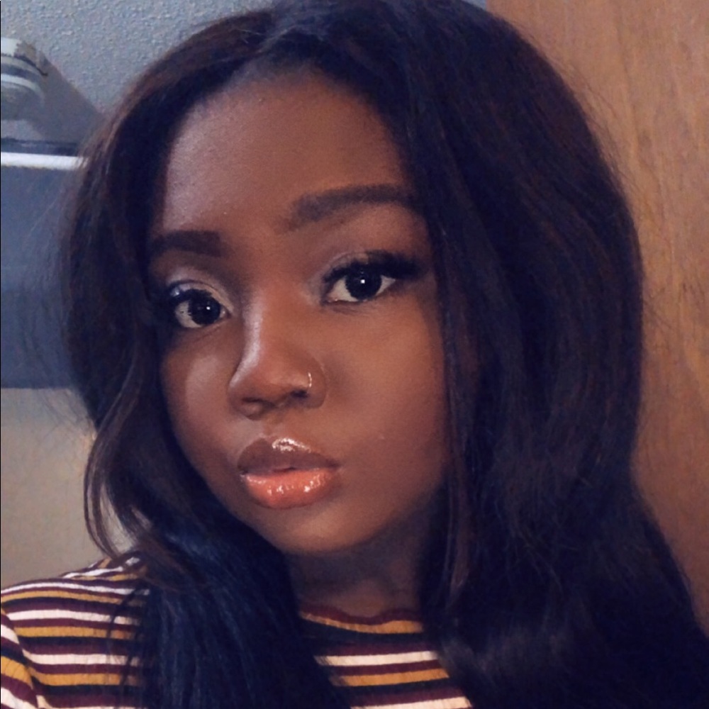 Meet your Posher, Chanel